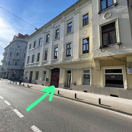 Poppys Apartment Arad Esterno foto