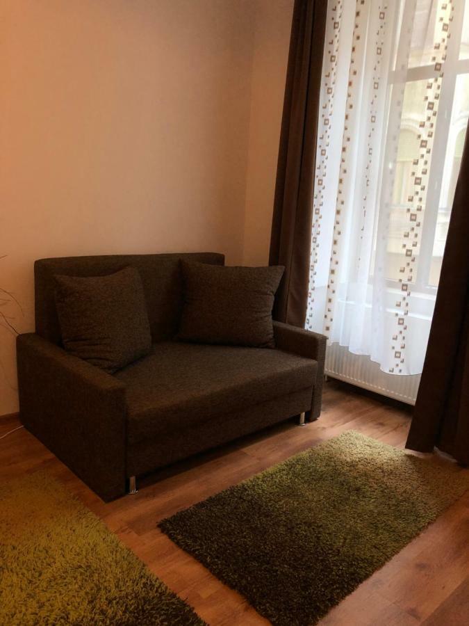 Poppys Apartment Arad Esterno foto