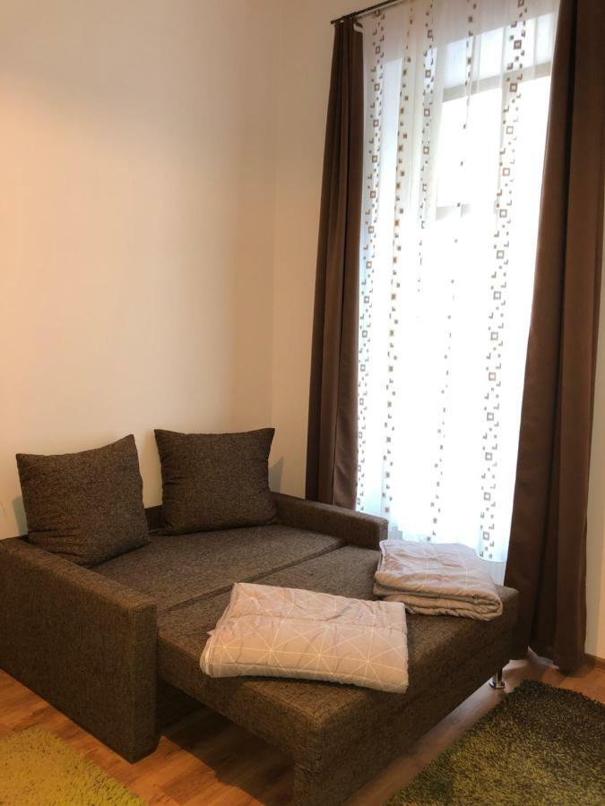 Poppys Apartment Arad Esterno foto