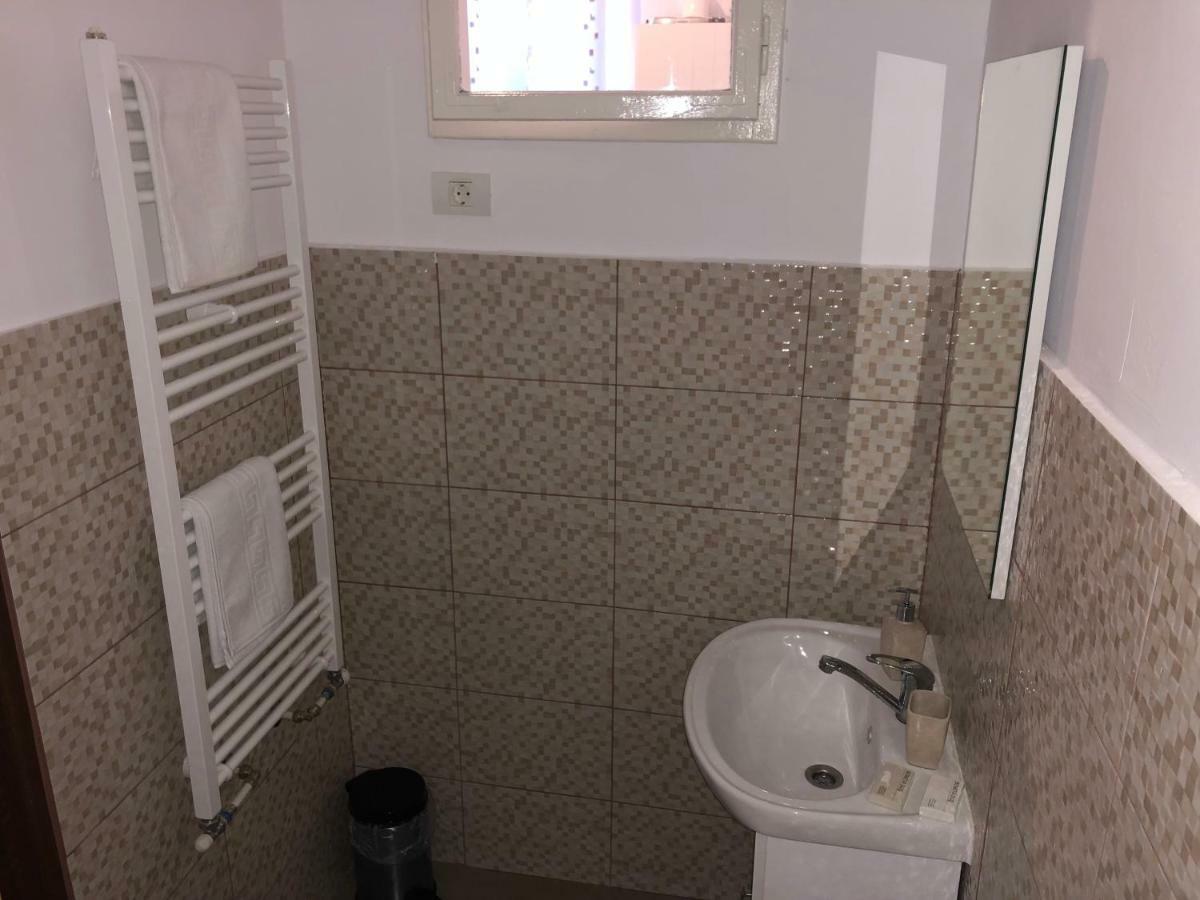 Poppys Apartment Arad Esterno foto