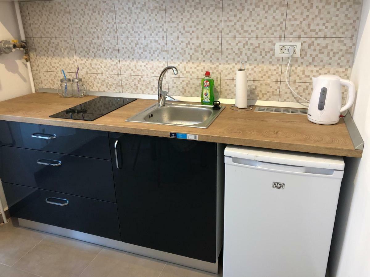 Poppys Apartment Arad Esterno foto