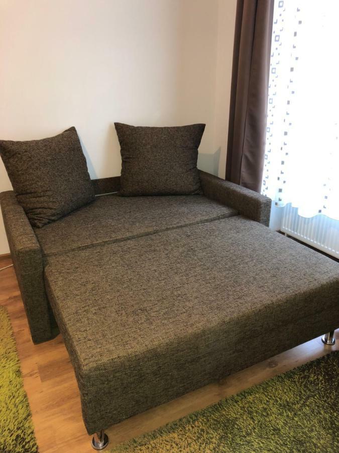 Poppys Apartment Arad Esterno foto