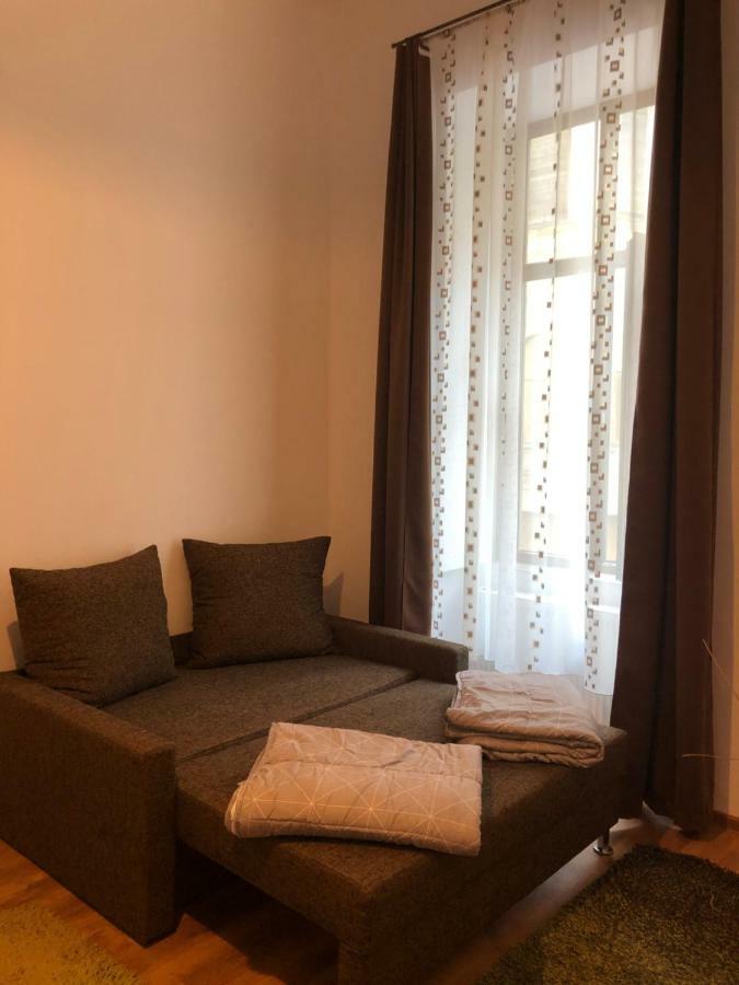 Poppys Apartment Arad Esterno foto