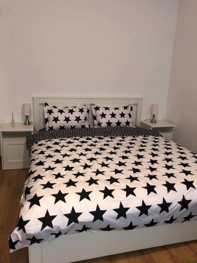 Poppys Apartment Arad Esterno foto