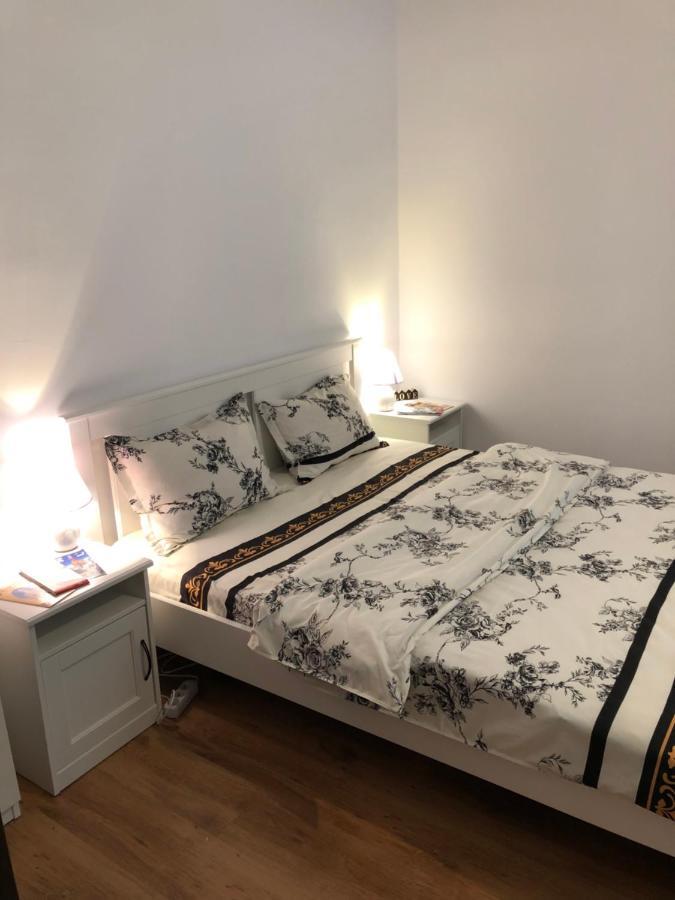 Poppys Apartment Arad Esterno foto